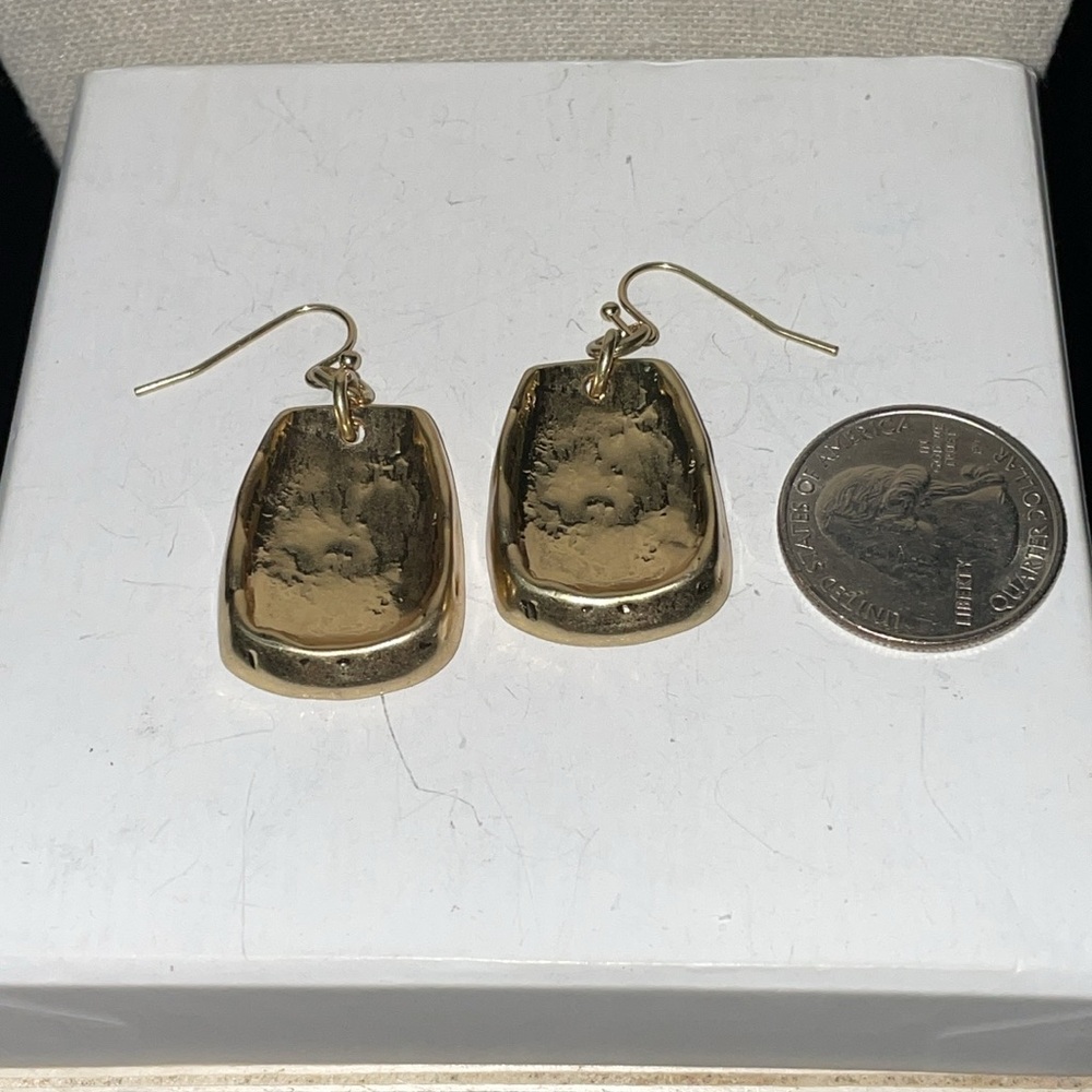 NWOT matte gold tone earrings - Picture 4 of 4